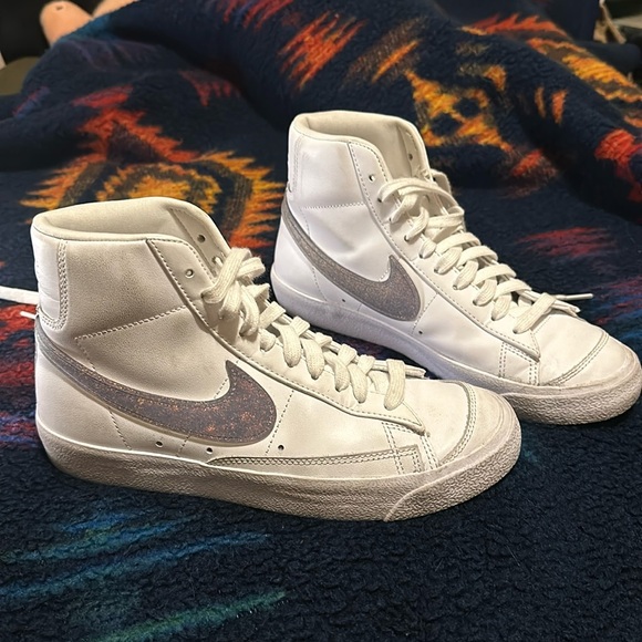 Nike Blazer Mids - Picture 1 of 5